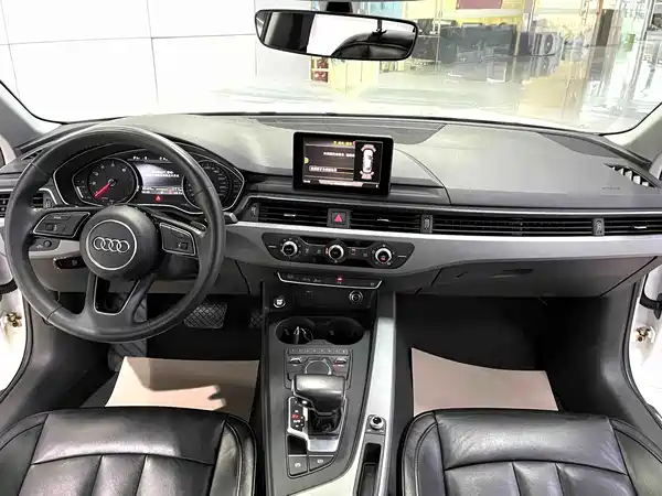 Audi A4L 2018