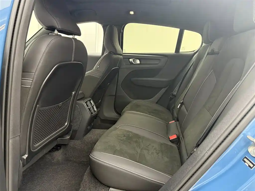 Volvo C40 2023 — фото 11