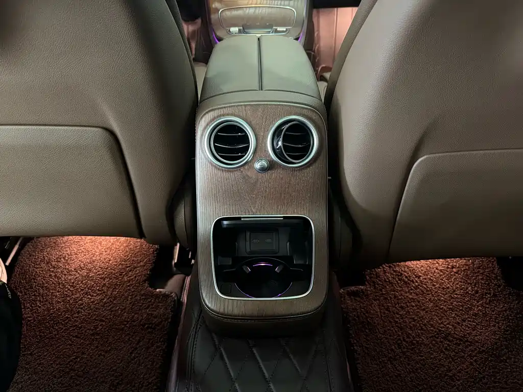 Mercedes-Benz E-Class 2023 — фото 16