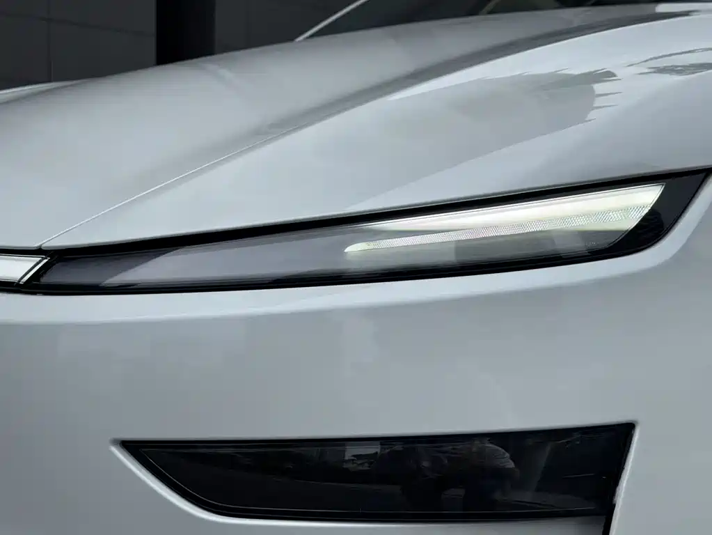 Tesla Model Y 2025 — фото 14