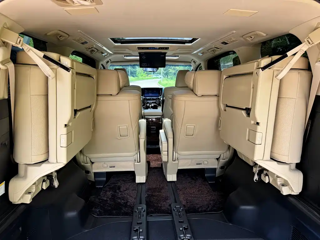 Toyota Alphard 2023 — фото 9