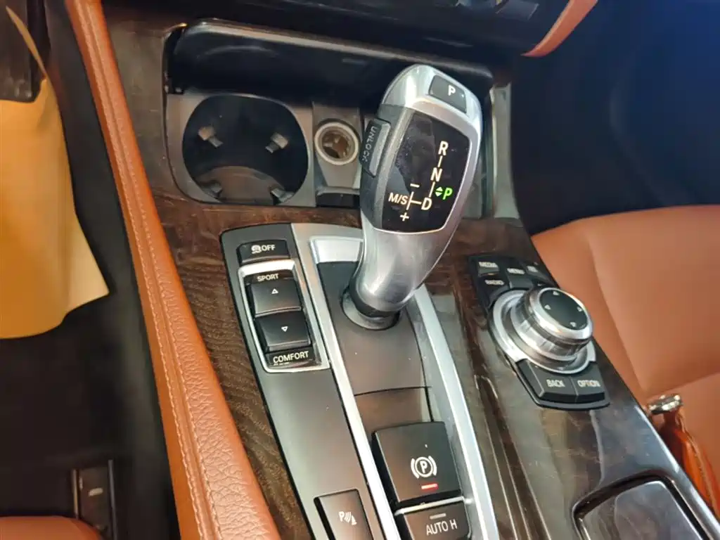 BMW 5 Series 2016 — фото 14
