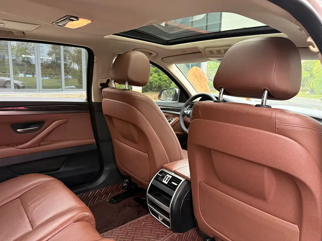 BMW 5 Series 2015 — фото 17