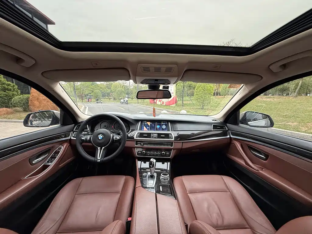 BMW 5 Series 2015 — фото 19
