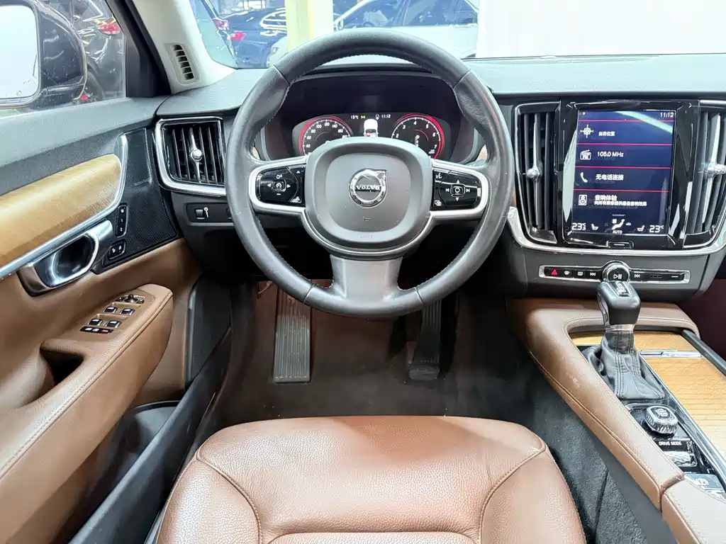 Volvo S90 2018 — фото 13