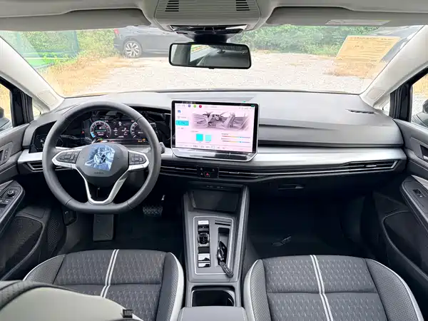 Volkswagen Golf 2025