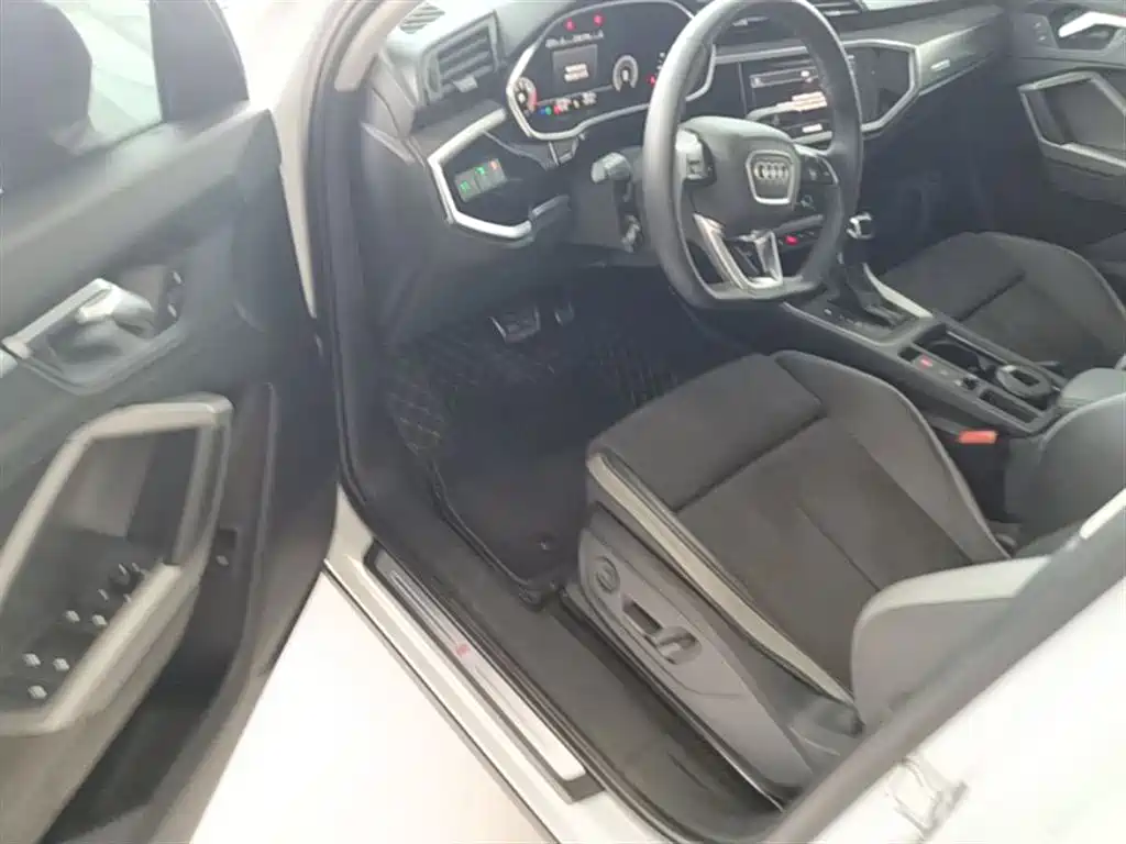 Audi Q3 2023 — фото 16
