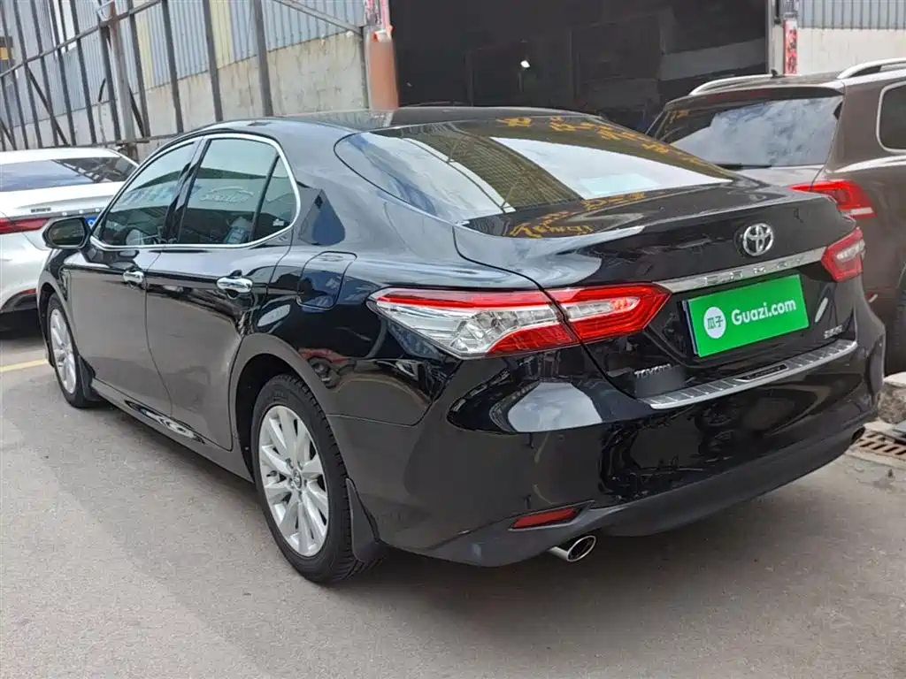 Toyota Camry 2018 — фото 5