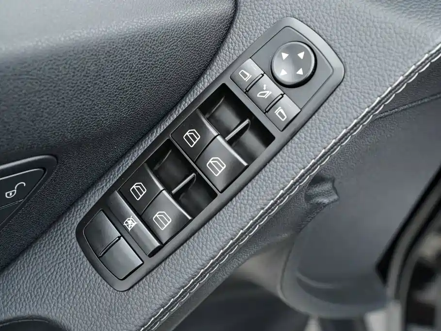 Mercedes-Benz R-Class 2015 — фото 28