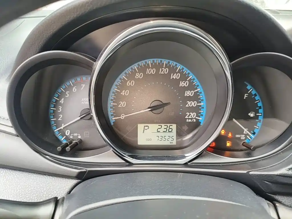 Toyota Yaris L 2018 — фото 12
