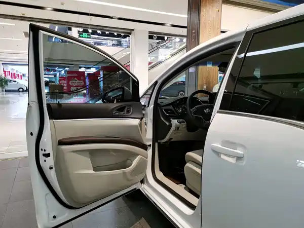 Buick GL8 2025