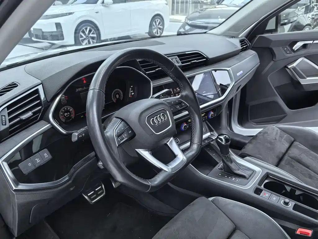 Audi Q3 2022 — фото 6