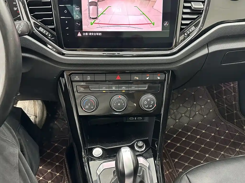 Volkswagen T-Roc 2022 — фото 13