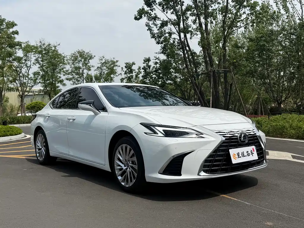 Lexus ES 2026