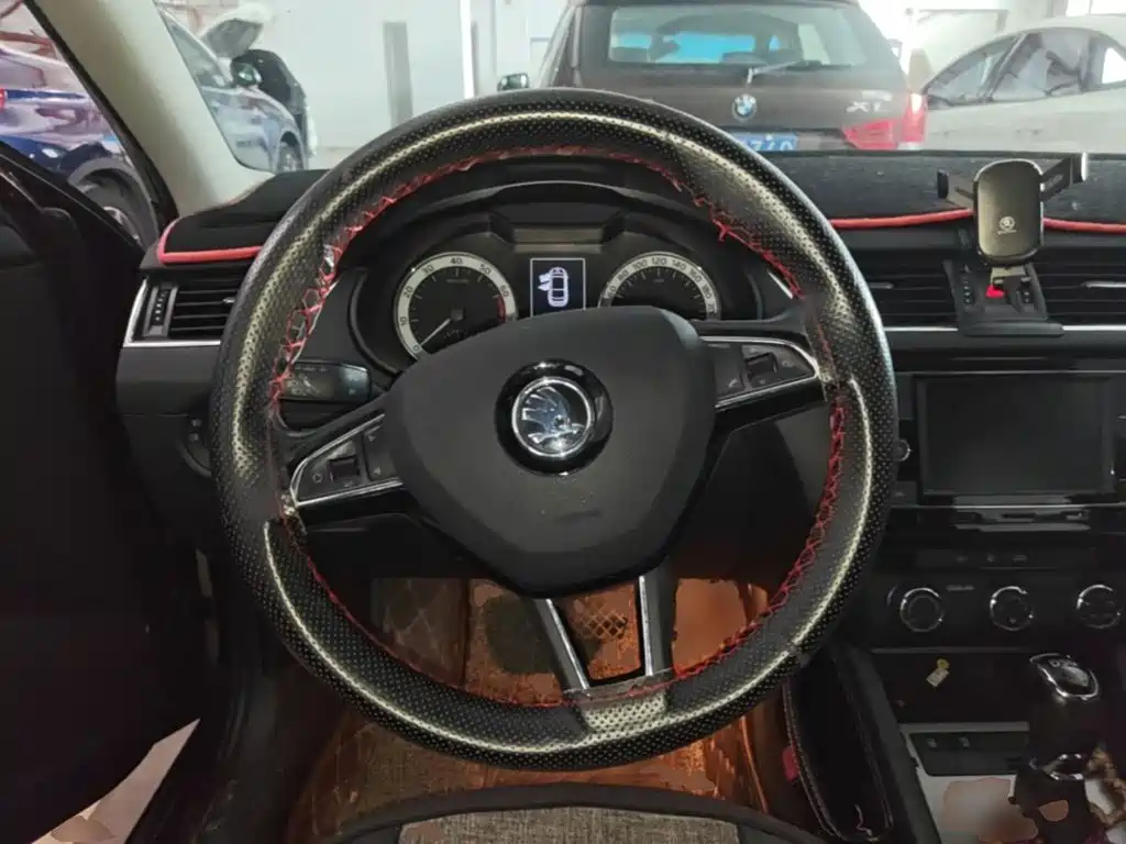 Skoda Octavia 2017 — фото 11