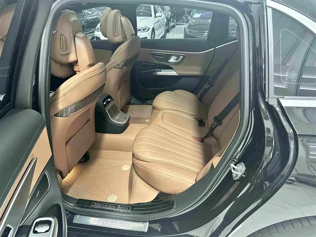 Mercedes-Benz E-Class 2025 — фото 12