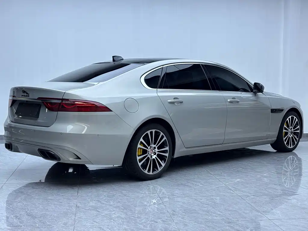 Jaguar XFL 2025 — фото 10