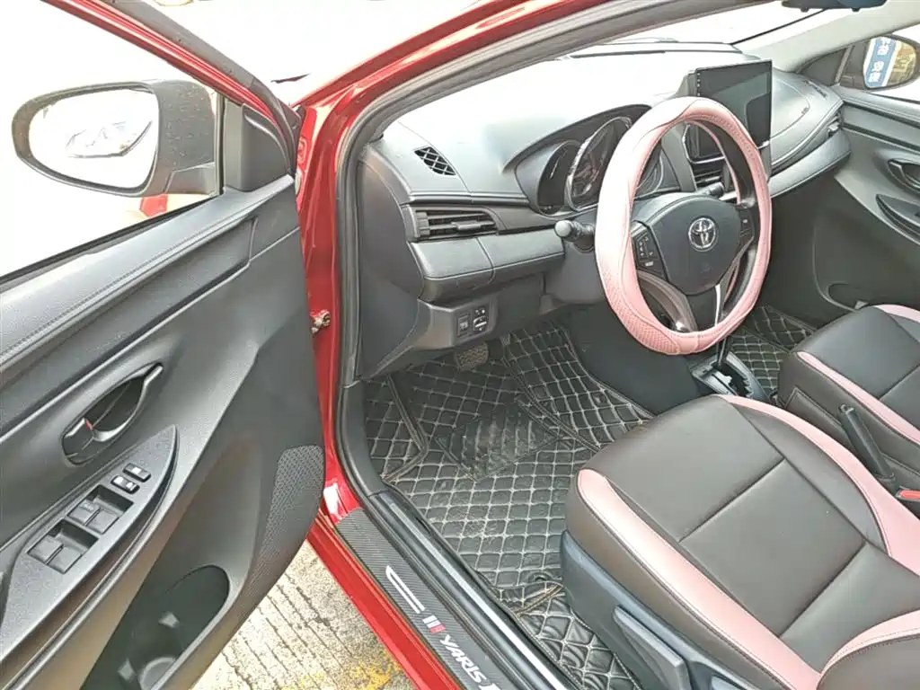 Toyota Yaris L 2022 — фото 16