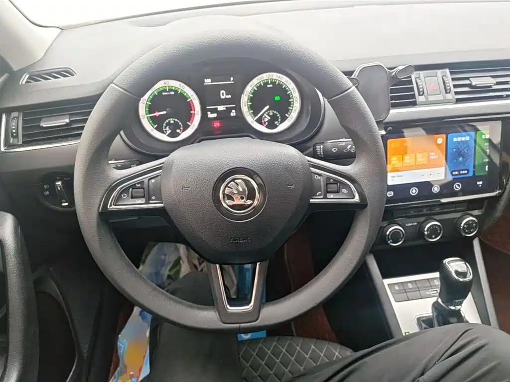 Skoda Octavia 2019 — фото 11
