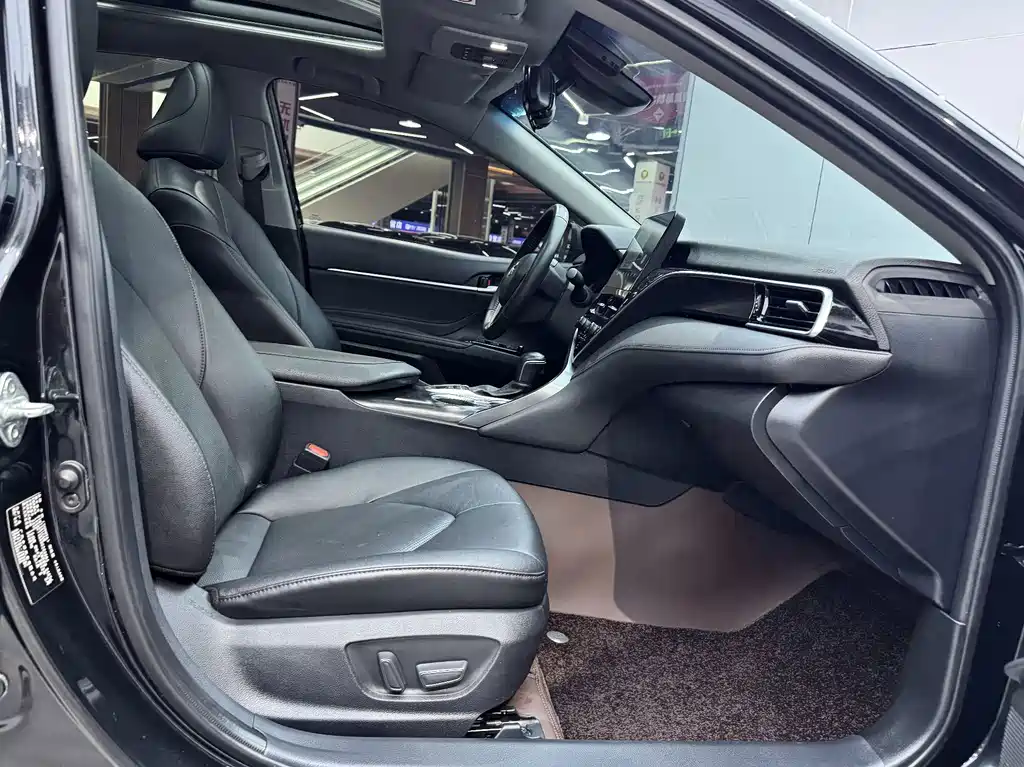 Toyota Camry 2022 — фото 11