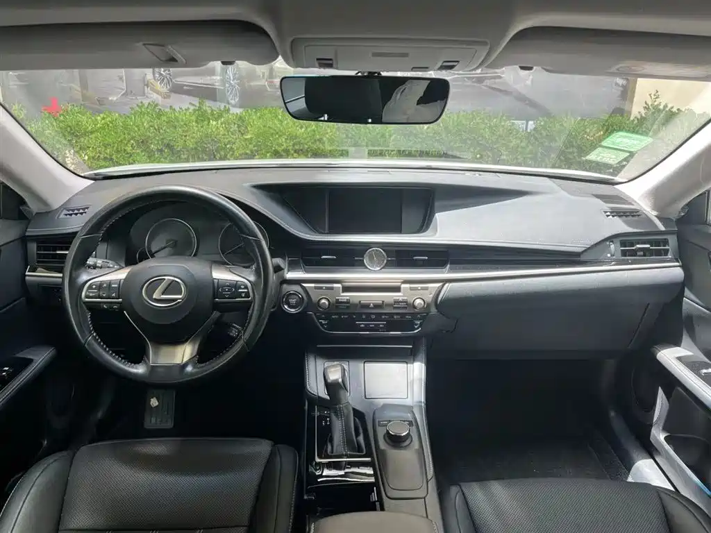 Lexus ES 2016 — фото 10