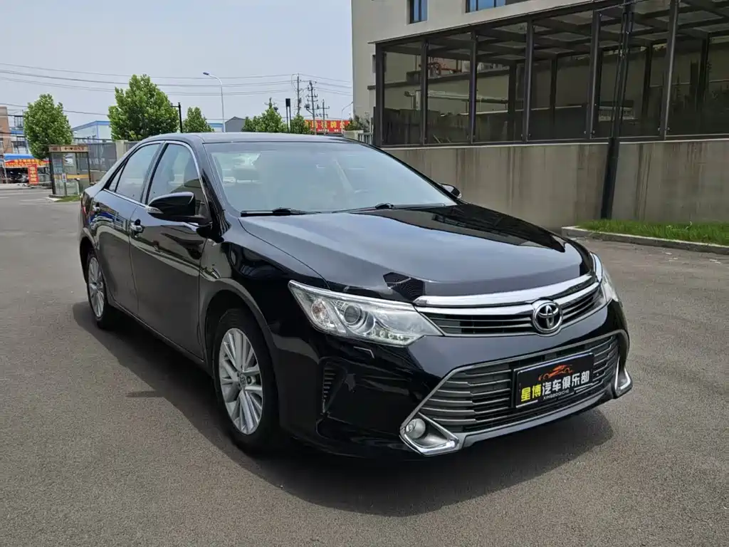 Toyota Camry 2015 — фото 3