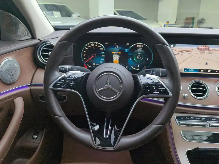 Mercedes-Benz E-Class 2022 — фото 15