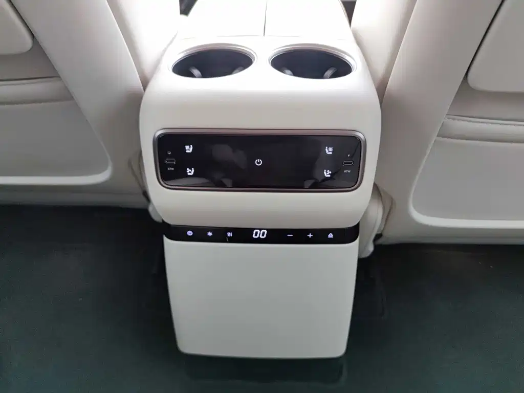 Li Auto i8 2025 — фото 11