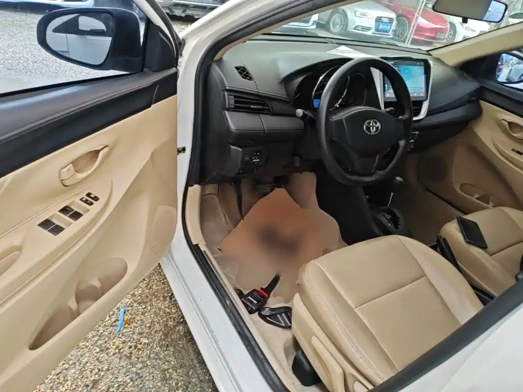 Toyota Yaris L 2018 — фото 16