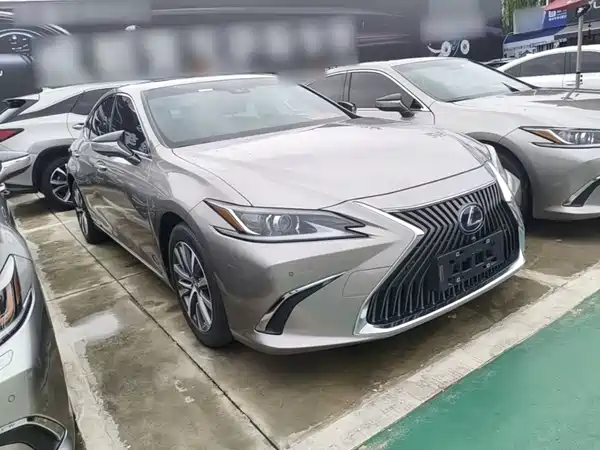 Lexus ES 2021