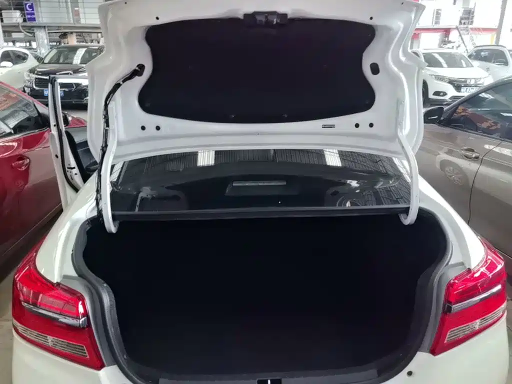 Toyota Yaris L 2020 — фото 19