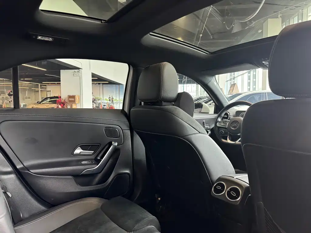 Mercedes-Benz A-Class 2019 — фото 9