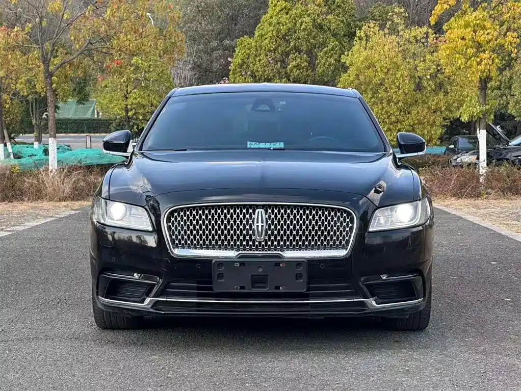 Lincoln Continental 2018 — фото 2
