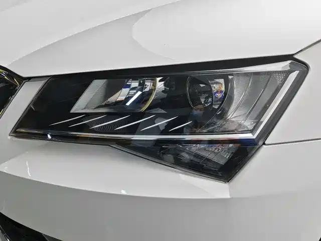 Skoda Superb 2018 — фото 18