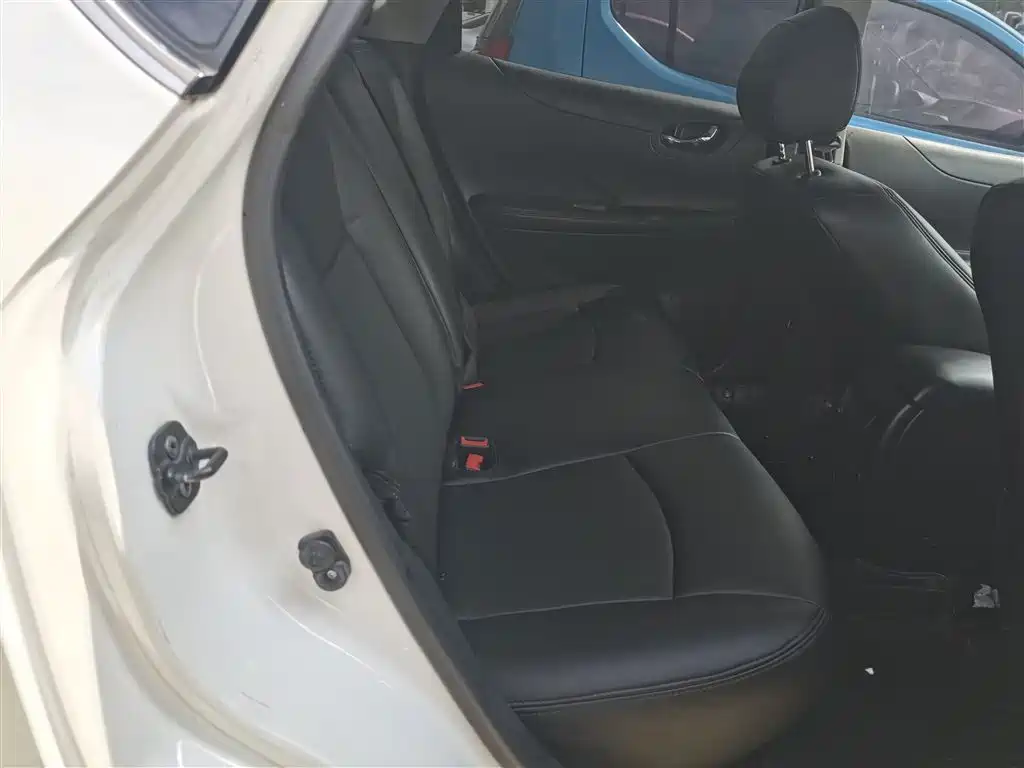 Nissan Tiida 2015 — фото 2