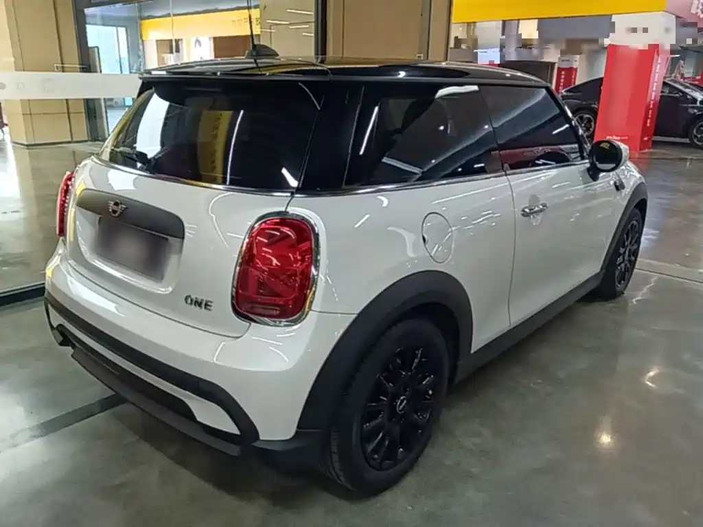 MINI MINI 2024