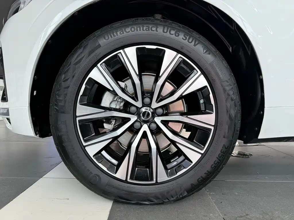 Volvo XC60 2022 — фото 17