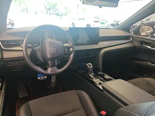Toyota Camry 2025