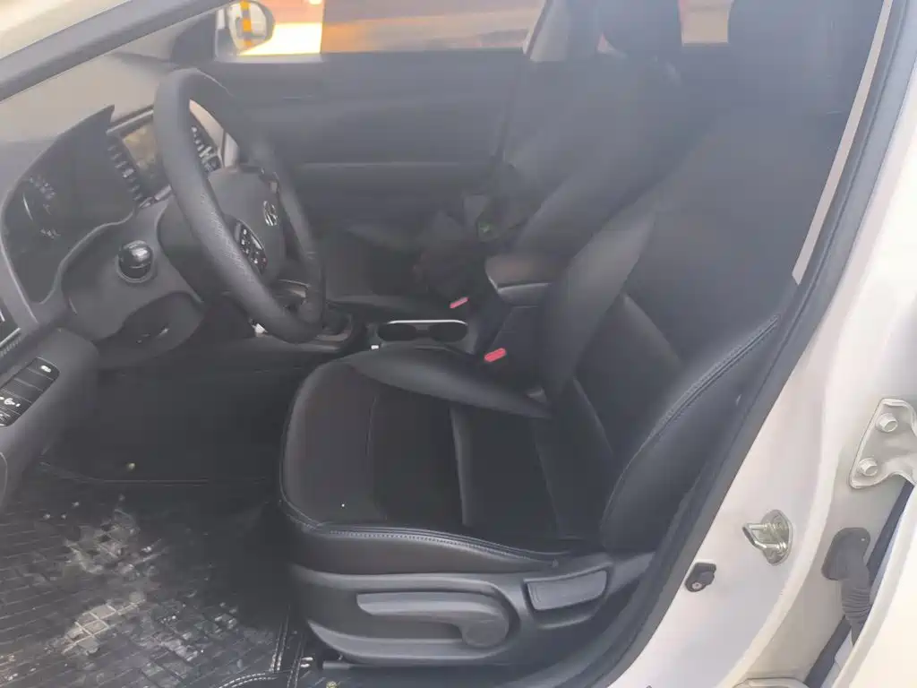Hyundai Elantra 2019 — фото 12