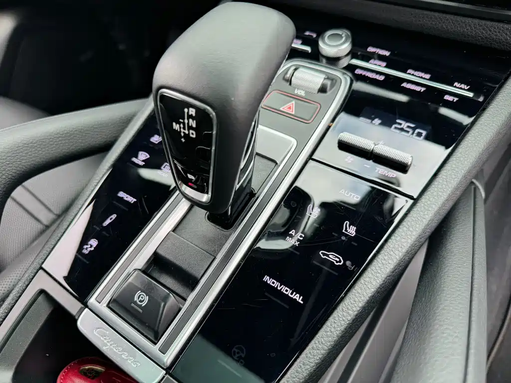 Porsche Cayenne 2020 — фото 10