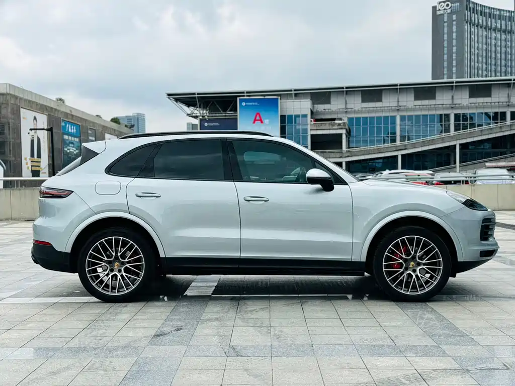 Porsche Cayenne 2020 — фото 15