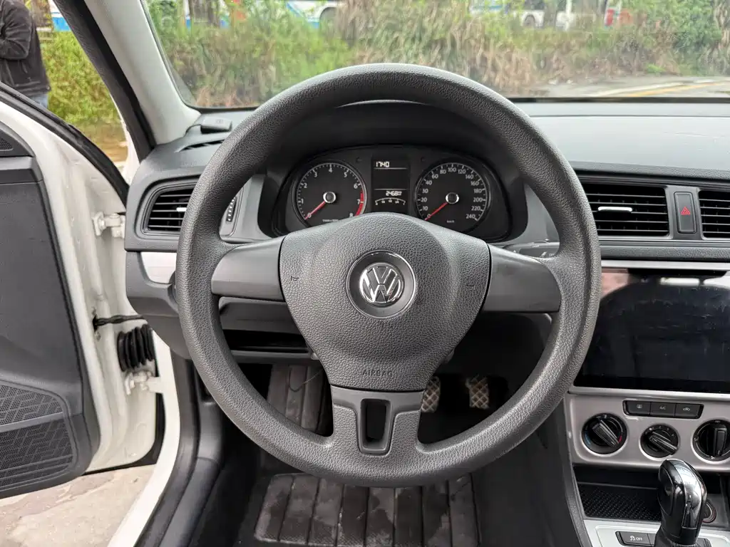 Volkswagen Lavida 2017 — фото 13