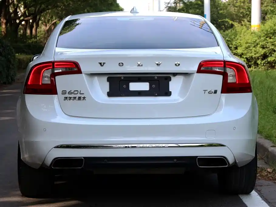 Volvo S60 Plug-In Hybrid 2015 — фото 6