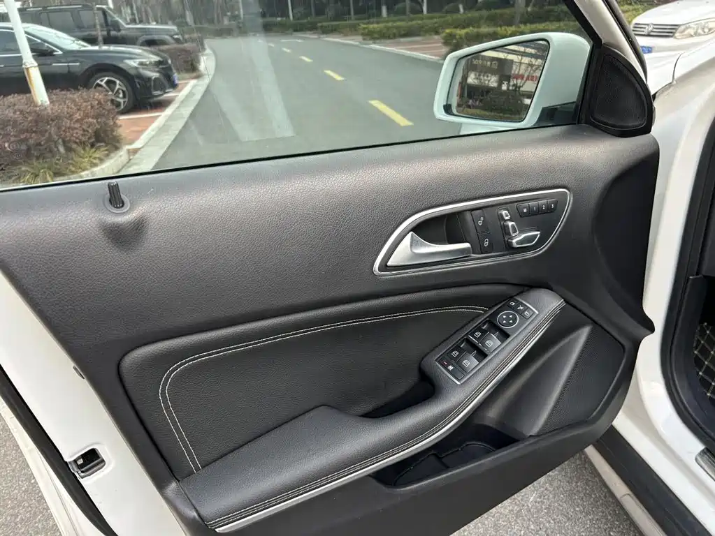 Mercedes-Benz GLA 2018 — фото 13