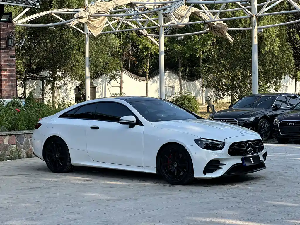 Mercedes-Benz E-Class 2022