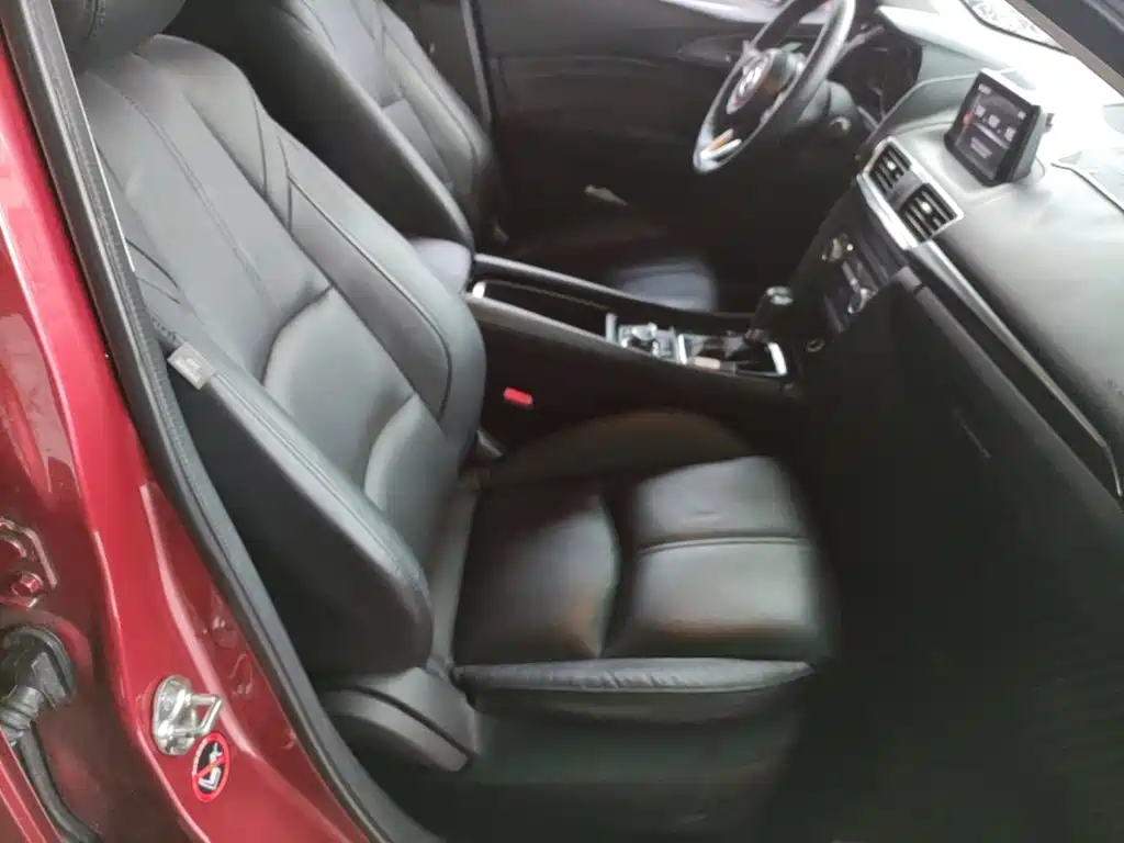 Mazda 3 Axela 2018 — фото 25