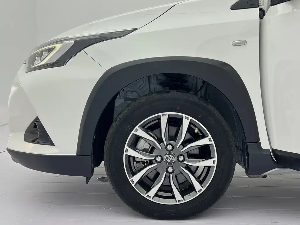 Toyota Yaris L 2022 — фото 23