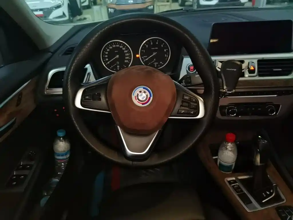 BMW 1 Series 2018 — фото 11