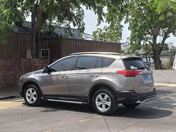 Toyota RAV4 2014