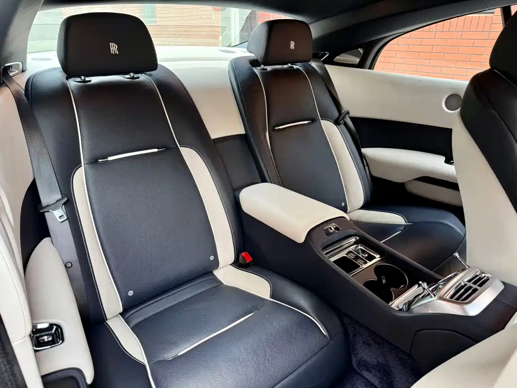 Rolls-Royce Phantom 2018 — фото 14